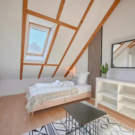 Backhome - Maisionette - Parkplatz - Fantastische Schlosslage - Smarttv - Waschmaschine - Netflix - 70qm - 24h Checkin- 5 *